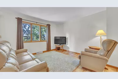 1160 W 19th Ave, Oshkosh, WI 54901 - Photo 3