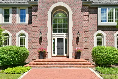 2146 W Columbia Dr, Mequon, WI 53092 - Photo 3