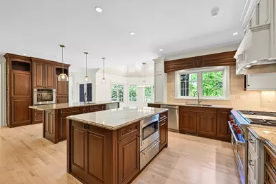 2146 W Columbia Dr, Mequon, WI 53092 - Photo 13