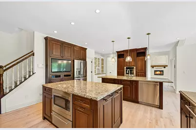 2146 W Columbia Dr, Mequon, WI 53092 - Photo 15