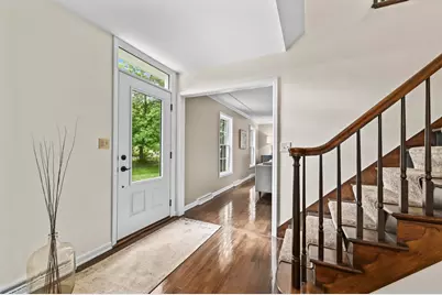 123 W Glenview Ct, Mequon, WI 53092 - Photo 3