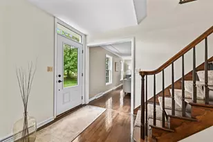 123 W Glenview Ct, Mequon, WI 53092 - Photo 3
