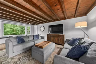 123 W Glenview Ct, Mequon, WI 53092 - Photo 9