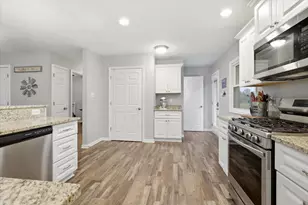 21204 Northcape St, Racine, WI 53182 - Photo 9