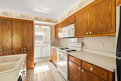 19272 W Coffee Rd, New Berlin, WI 53146 - Photo 9