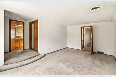 19272 W Coffee Rd, New Berlin, WI 53146 - Photo 21