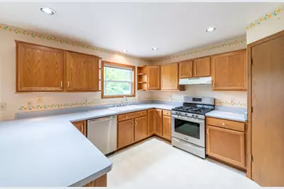 3740  109th St, Pleasant Prairie, WI 53158 - Photo 9