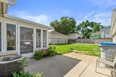 7024 W Lakefield Dr, Milwaukee, WI 53219 - Photo 27