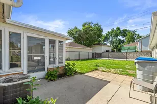 7024 W Lakefield Dr, Milwaukee, WI 53219 - Photo 27