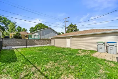 7024 W Lakefield Dr, Milwaukee, WI 53219 - Photo 29