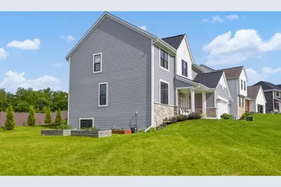 3741  Howell Oaks Dr, Waukesha, WI 53188 - Photo 3
