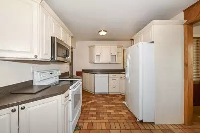 2837 S 67th St, Milwaukee, WI 53219 - Photo 7
