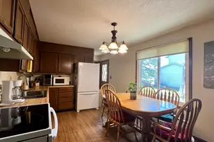 1216 Pinecrest Ln, Onalaska, WI 54650 - Photo 9