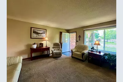 1216  Pinecrest Ln, Onalaska, WI 54650 - Photo 3