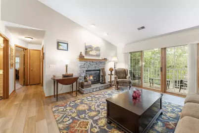 104  Bur Oak Ln #D, Grafton, WI 53024 - Photo 5