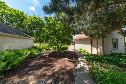 2963 N 70th St, Milwaukee, WI 53210 - Photo 35