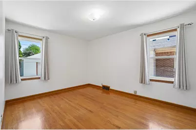 5740 N Dexter Ave, Glendale, WI 53209 - Photo 5