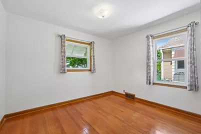 5740 N Dexter Ave, Glendale, WI 53209 - Photo 7