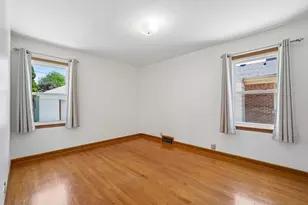 5740 N Dexter Ave, Glendale, WI 53209 - Photo 7