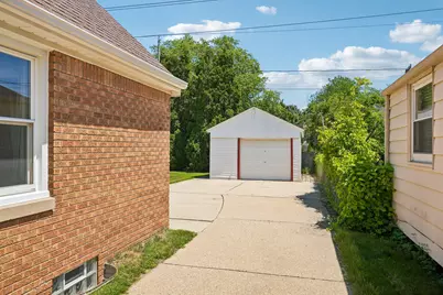 5740 N Dexter Ave, Glendale, WI 53209 - Photo 17