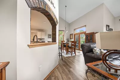 309  Woodlands Ct, Hartland, WI 53029 - Photo 9