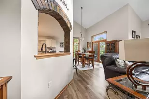 309 Woodlands Ct, Hartland, WI 53029 - Photo 9