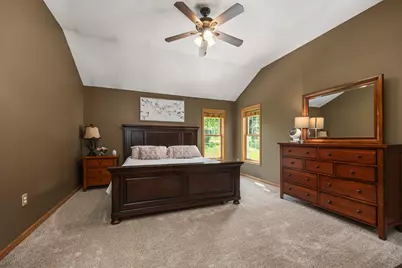 309  Woodlands Ct, Hartland, WI 53029 - Photo 17