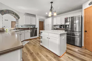 309 Woodlands Ct, Hartland, WI 53029 - Photo 5