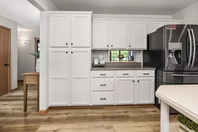 309  Woodlands Ct, Hartland, WI 53029 - Photo 7
