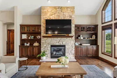 12575 N Hawks Glen Ct, Mequon, WI 53097 - Photo 9