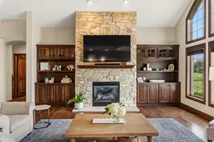 12575 N Hawks Glen Ct, Mequon, WI 53097 - Photo 9