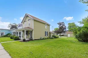 338 Oakton Ave, Pewaukee, WI 53072 - Photo 1