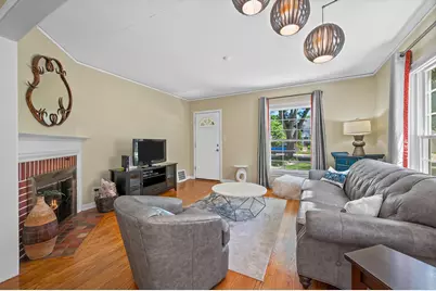 4823 N Hollywood Ave, Whitefish Bay, WI 53217 - Photo 9
