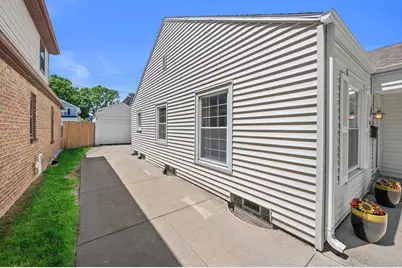 4823 N Hollywood Ave, Whitefish Bay, WI 53217 - Photo 25