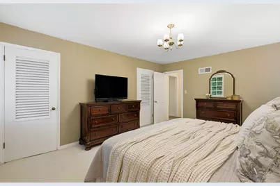 8921 N Lake Dr, Bayside, WI 53217 - Photo 27