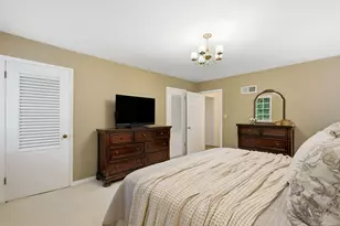 8921 N Lake Dr, Bayside, WI 53217 - Photo 27