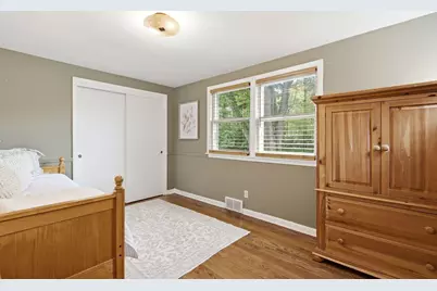 8921 N Lake Dr, Bayside, WI 53217 - Photo 29