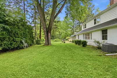8921 N Lake Dr, Bayside, WI 53217 - Photo 37