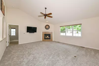 170 N Wild Flower Ln, Elkhorn, WI 53121 - Photo 5