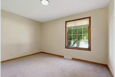 4702  Hunters Glen Dr, Sheboygan, WI 53083 - Photo 17