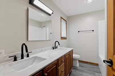 4702  Hunters Glen Dr, Sheboygan, WI 53083 - Photo 15