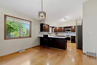 4702  Hunters Glen Dr, Sheboygan, WI 53083 - Photo 5