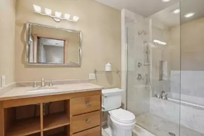 3934 N Harcourt Pl, Shorewood, WI 53211 - Photo 23