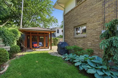 3934 N Harcourt Pl, Shorewood, WI 53211 - Photo 37