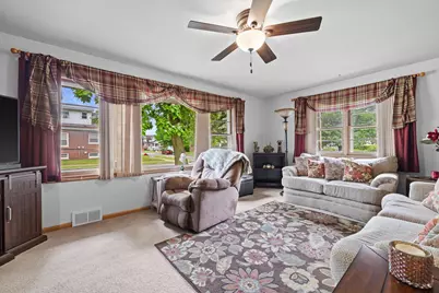 2320  51st St, Kenosha, WI 53140 - Photo 5