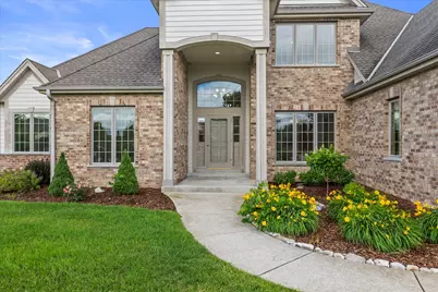 W218N5466  Taylors Woods Dr, Menomonee Falls, WI 53051 - Photo 3