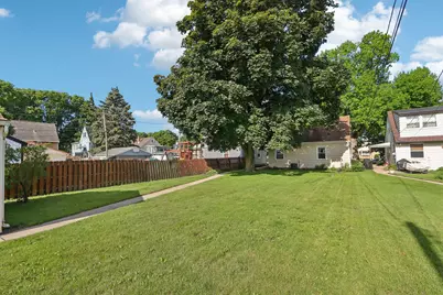 2546 S 99th St, West Allis, WI 53227 - Photo 31