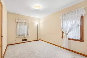 2546 S 99th St, West Allis, WI 53227 - Photo 17