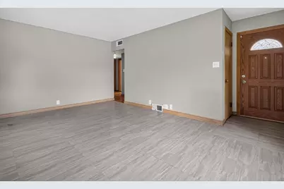 7107 W Beckett Ave, Milwaukee, WI 53216 - Photo 9