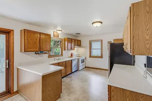 4656 N 118th St, Wauwatosa, WI 53225 - Photo 5